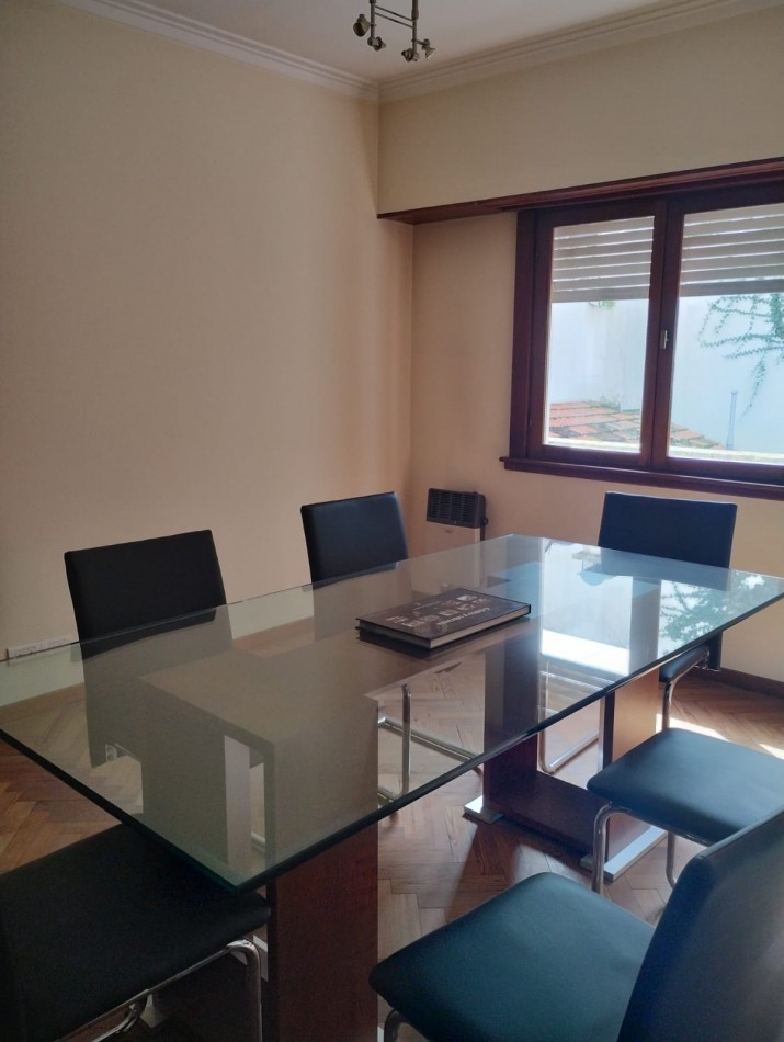 PH TIPO CHALET DE 6 AMBIENTES EN PLANTA ALTA CON GARAJE, APTO PROFESIONAL Y APTO PARA VIVIENDA EN CHAUVIN