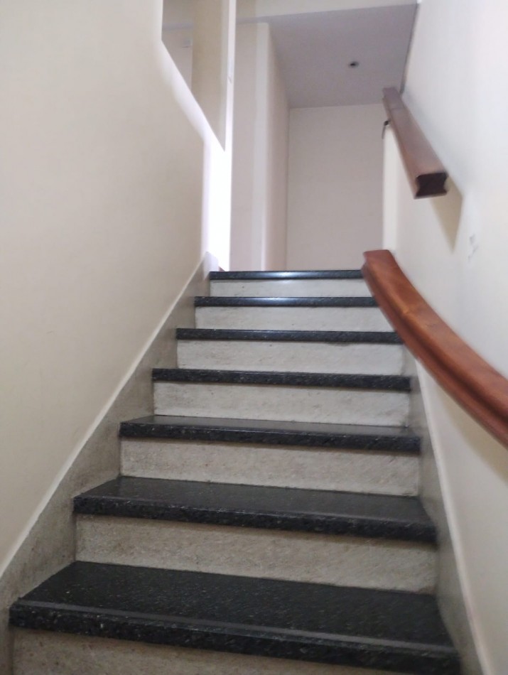 PH TIPO CHALET DE 6 AMBIENTES EN PLANTA ALTA CON GARAJE, APTO PROFESIONAL Y APTO PARA VIVIENDA EN CHAUVIN