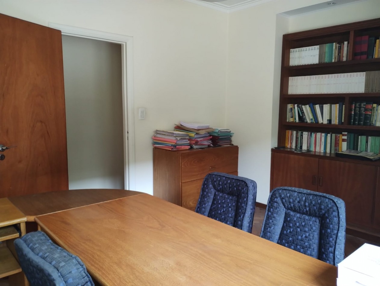 PH TIPO CHALET DE 6 AMBIENTES EN PLANTA ALTA CON GARAJE, APTO PROFESIONAL Y APTO PARA VIVIENDA EN CHAUVIN