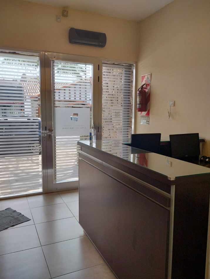 PH TIPO CHALET DE 6 AMBIENTES EN PLANTA ALTA CON GARAJE, APTO PROFESIONAL Y APTO PARA VIVIENDA EN CHAUVIN