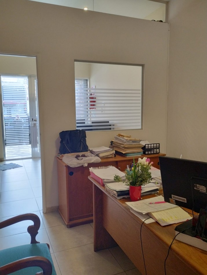 PH TIPO CHALET DE 6 AMBIENTES EN PLANTA ALTA CON GARAJE, APTO PROFESIONAL Y APTO PARA VIVIENDA EN CHAUVIN