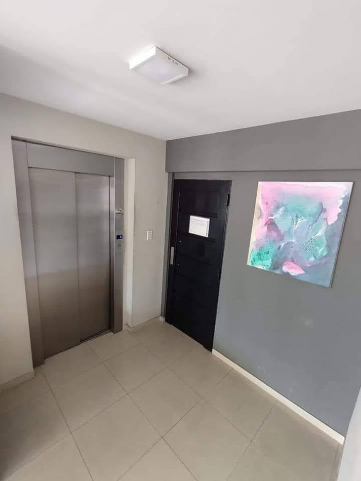 DEPARTAMENTO 1 AMBIENTE AL CONTRAFRENTE CON BALCON SALIENTE EN EL CENTRO DE CASEROS VENDE O PERMUTA