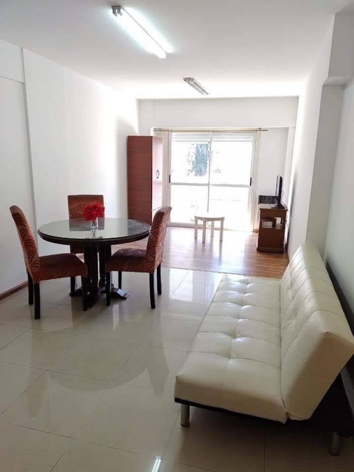 DEPARTAMENTO 1 AMBIENTE AL CONTRAFRENTE CON BALCON SALIENTE EN EL CENTRO DE CASEROS VENDE O PERMUTA