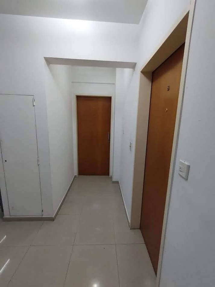 DEPARTAMENTO 1 AMBIENTE AL CONTRAFRENTE CON BALCON SALIENTE EN EL CENTRO DE CASEROS VENDE O PERMUTA