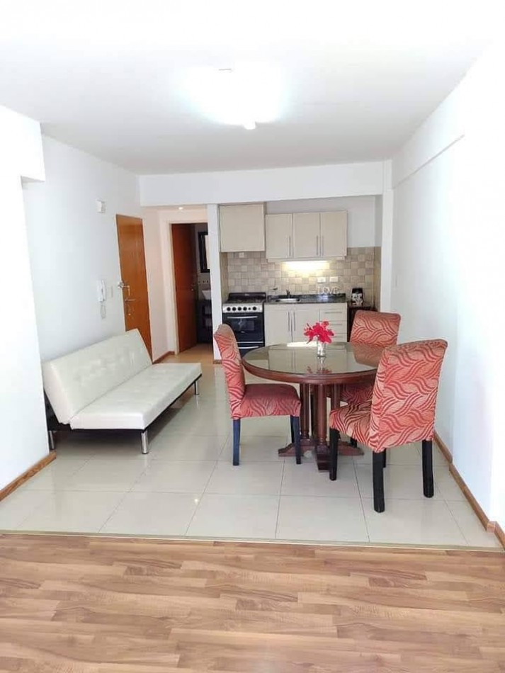 DEPARTAMENTO 1 AMBIENTE AL CONTRAFRENTE CON BALCON SALIENTE EN EL CENTRO DE CASEROS VENDE O PERMUTA