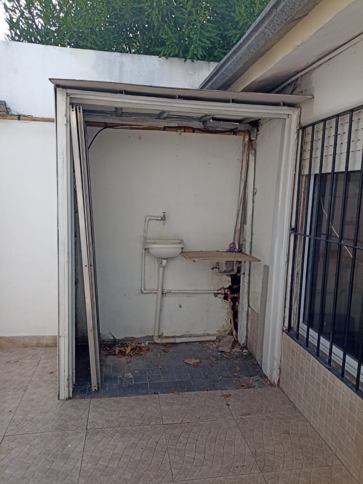 PH 3 AMBIENTES POR PASILLO CON PATIO EN DOS PLANTAS EN SAN MARTIN VENDE O PERMUTA