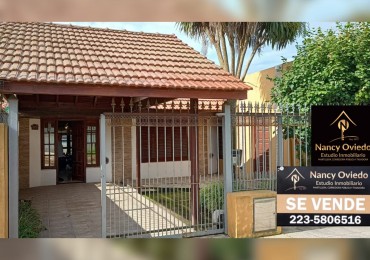 CHALET 3 AMBIENTES CON PARQUE, QUINCHO Y COCHERA EN CAMET, A 250 METROS DE LA PLAYA