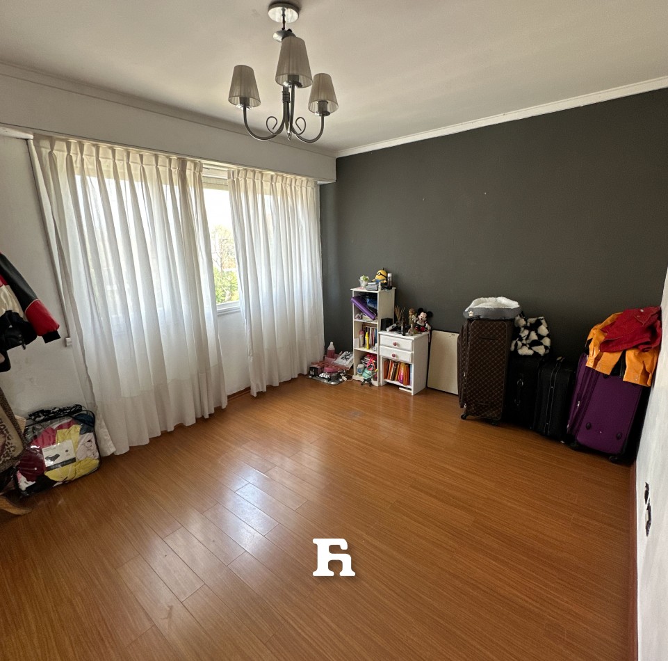 Chalet en venta de 5 ambientes 
