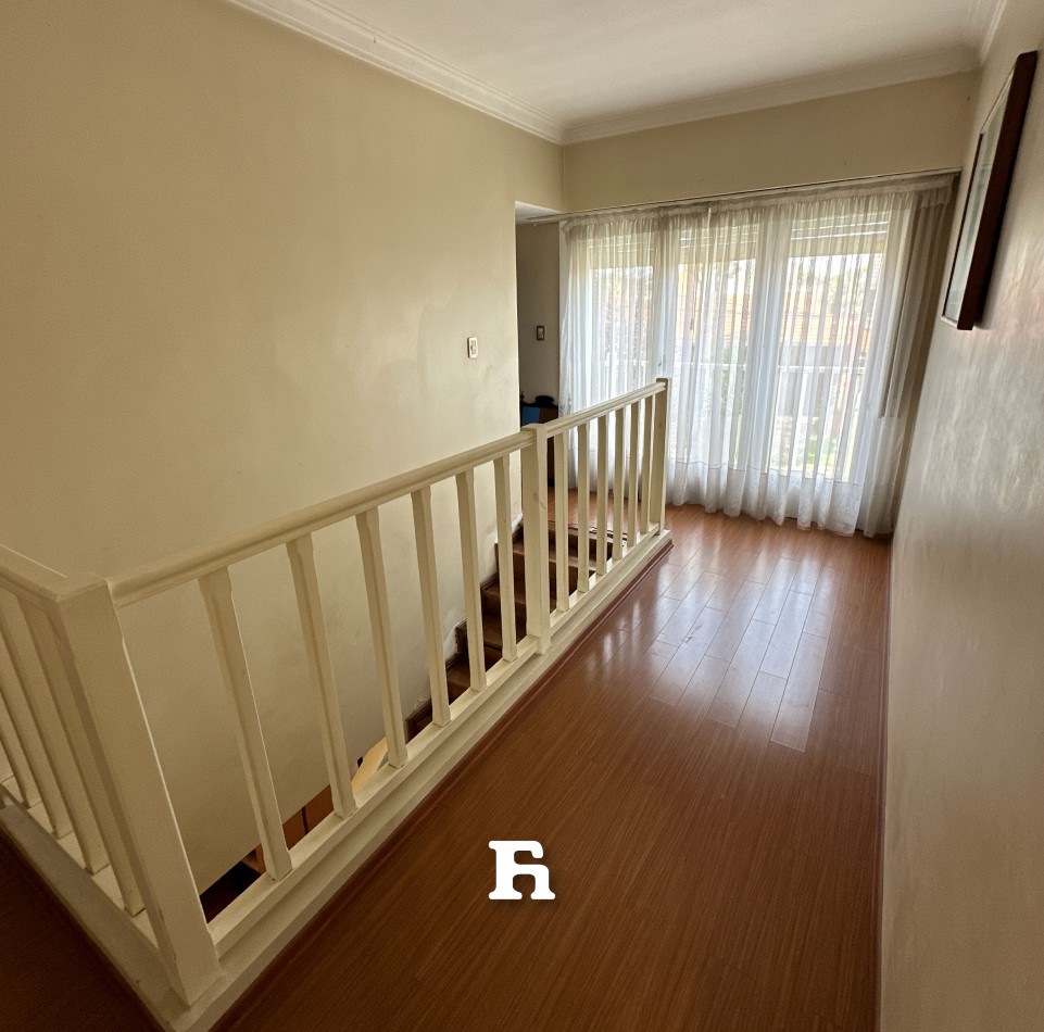 Chalet en venta de 5 ambientes 