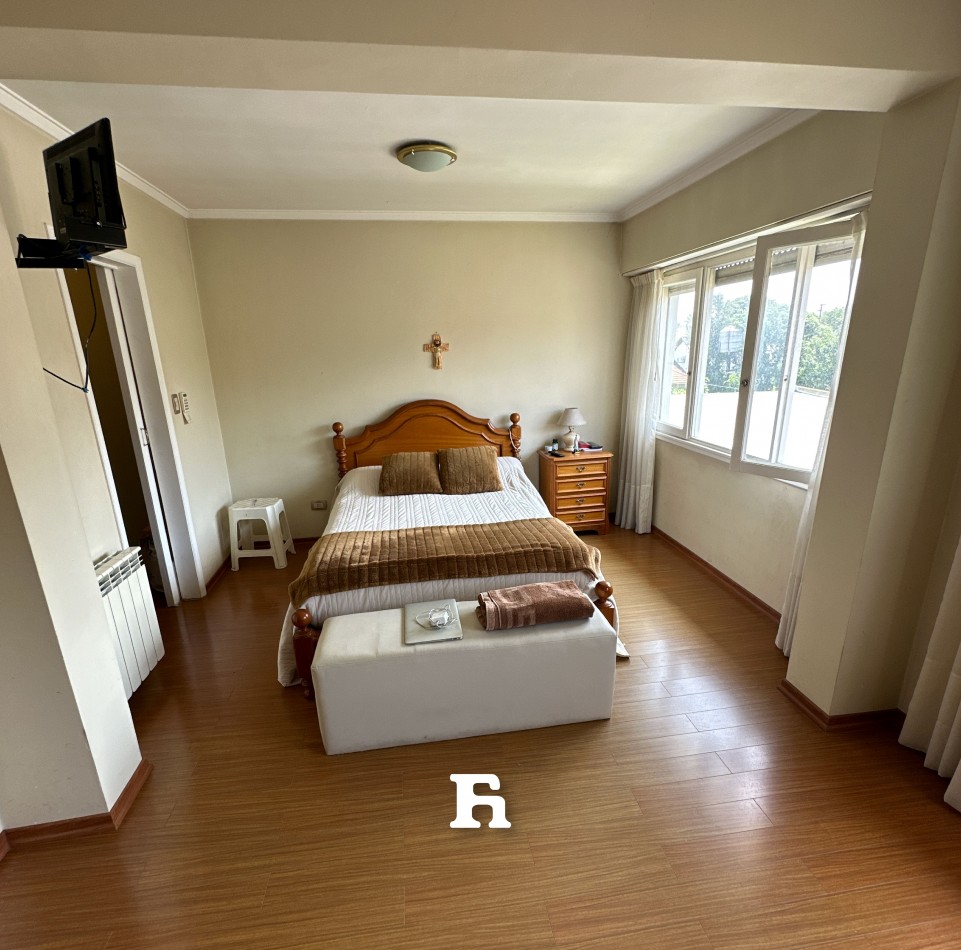 Chalet en venta de 5 ambientes 