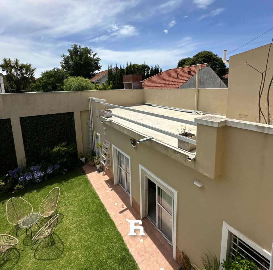 Chalet en venta de 5 ambientes 