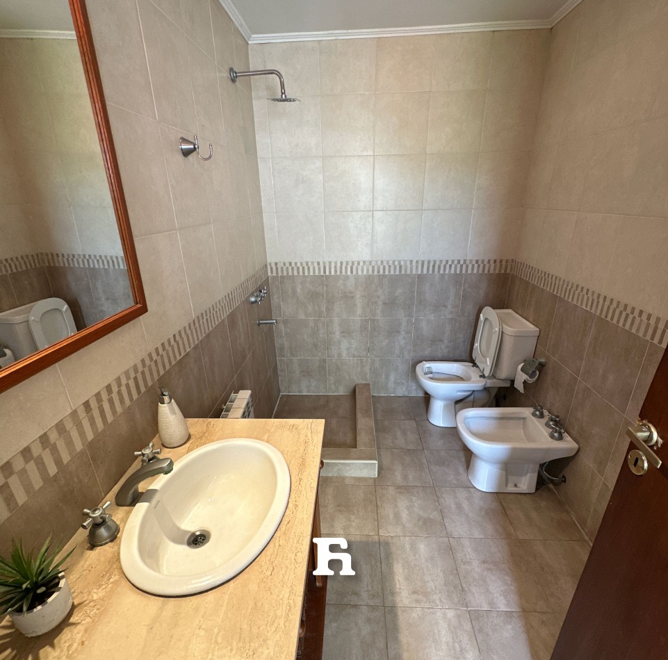 Chalet en venta de 5 ambientes 