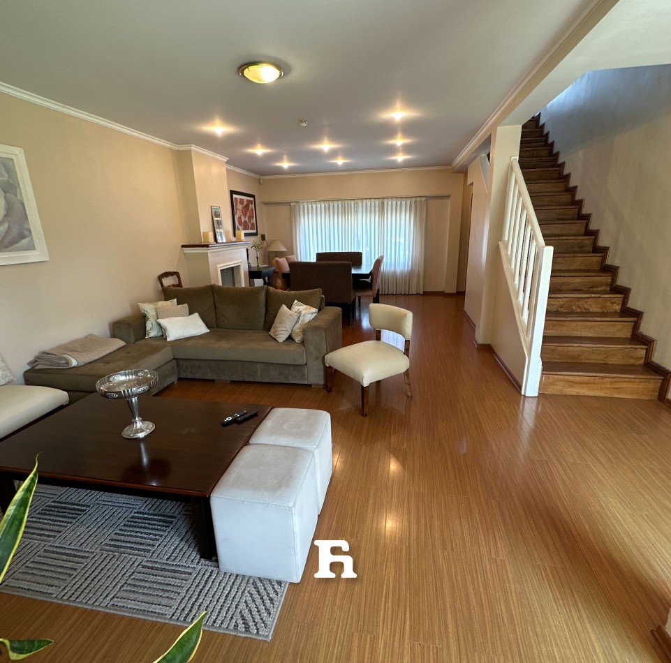 Chalet en venta de 5 ambientes 