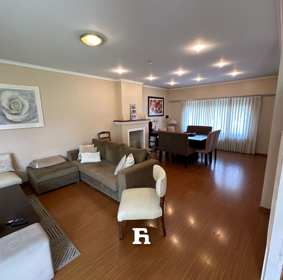 Chalet en venta de 5 ambientes 