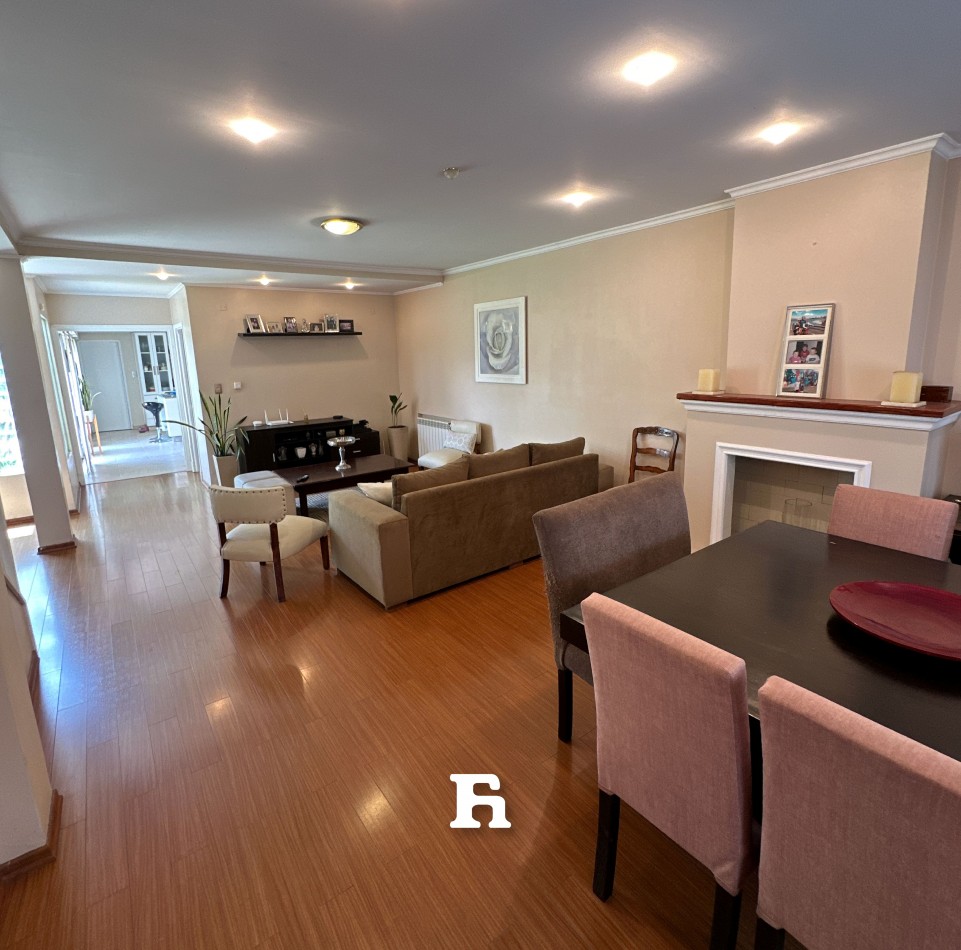 Chalet en venta de 5 ambientes 