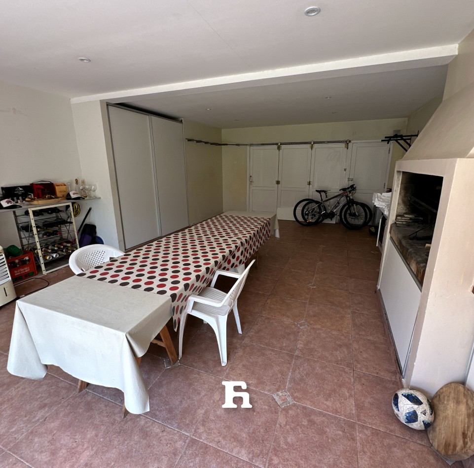 Chalet en venta de 5 ambientes 