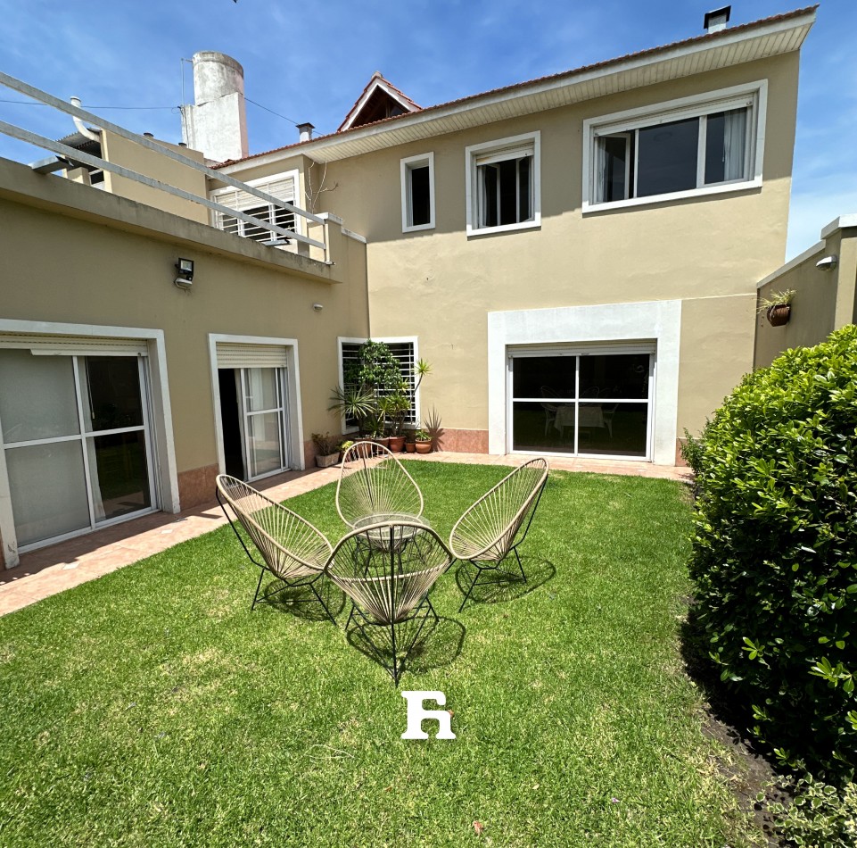Chalet en venta de 5 ambientes 