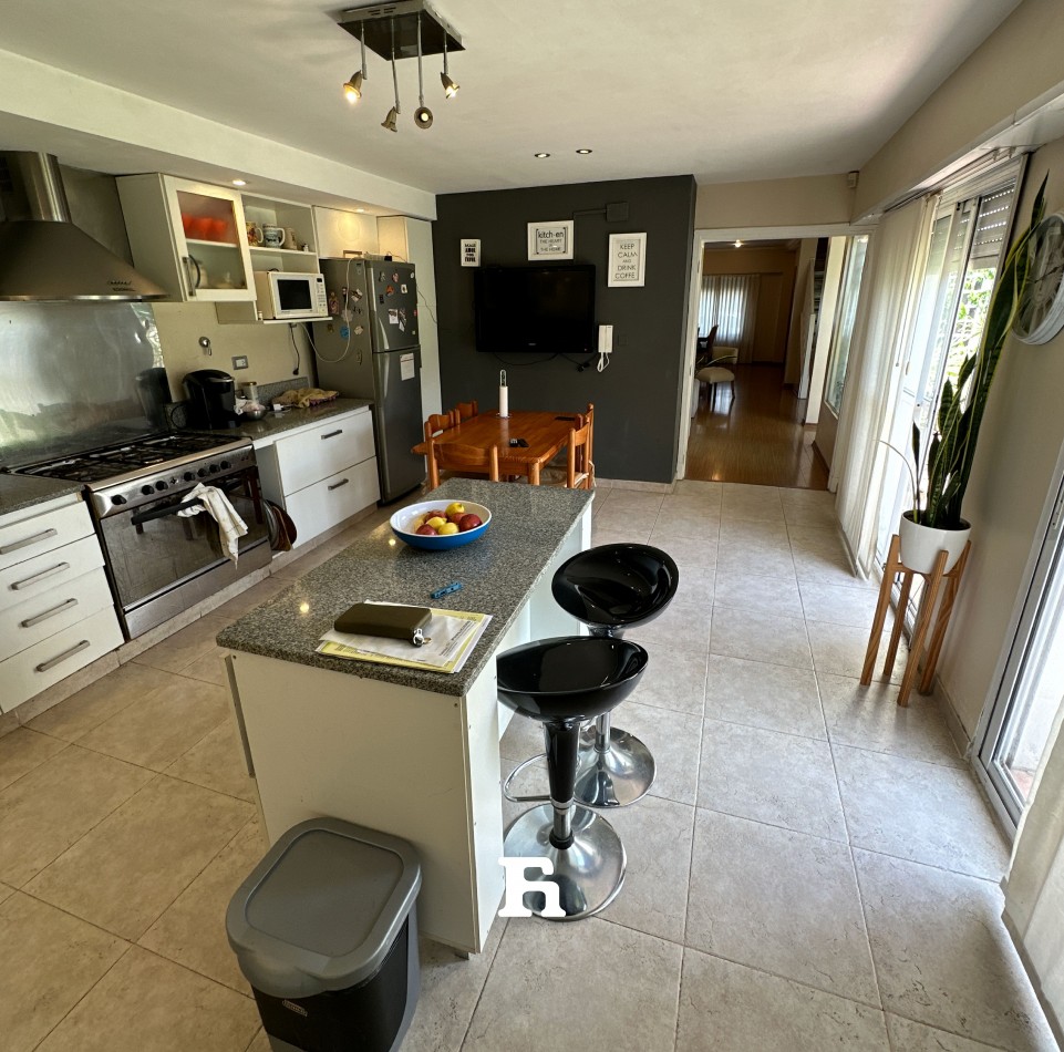 Chalet en venta de 5 ambientes 