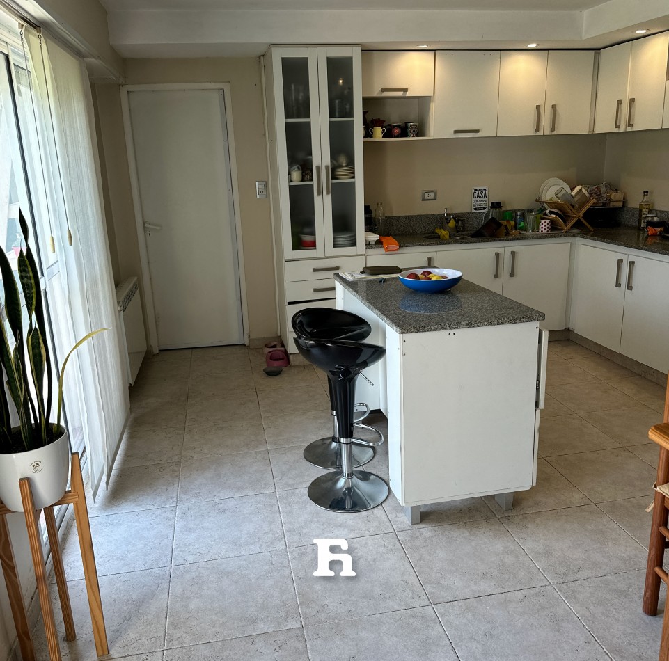 Chalet en venta de 5 ambientes 