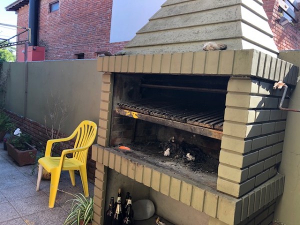 VENTA CHALET,   4 ambientes, parque y patio, sobre lote de 15 mts de frente !!!!! muy buena opcion !!!!