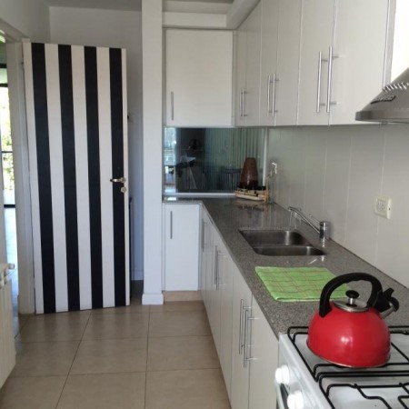 HERMOSO DEPARTAMENTO EN PH , NUEVO, MODERNO, 2 amb. cochera y balcón z/GUEMES !!!!