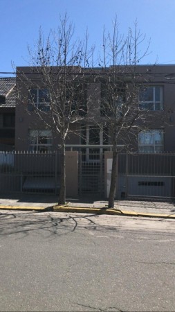 HERMOSO DEPARTAMENTO EN PH , NUEVO, MODERNO, 2 amb. cochera y balcón z/GUEMES !!!!