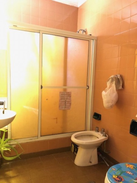 VENTA CHALET,   4 ambientes, parque y patio, sobre lote de 15 mts de frente !!!!! muy buena opcion !!!!