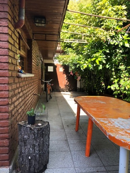 VENTA CHALET,   4 ambientes, parque y patio, sobre lote de 15 mts de frente !!!!! muy buena opcion !!!!