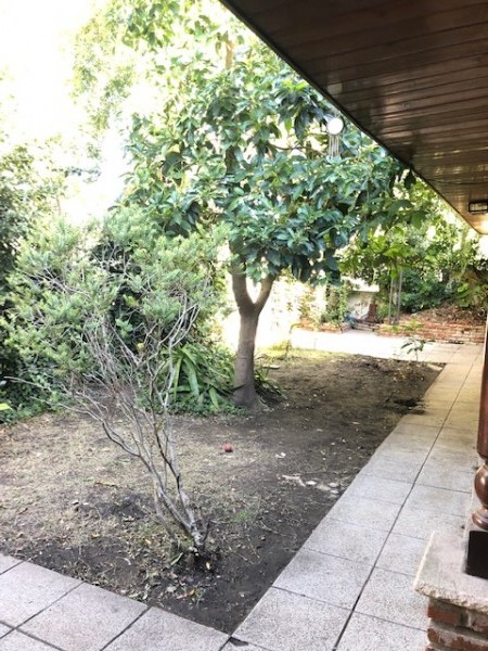VENTA CHALET,   4 ambientes, parque y patio, sobre lote de 15 mts de frente !!!!! muy buena opcion !!!!