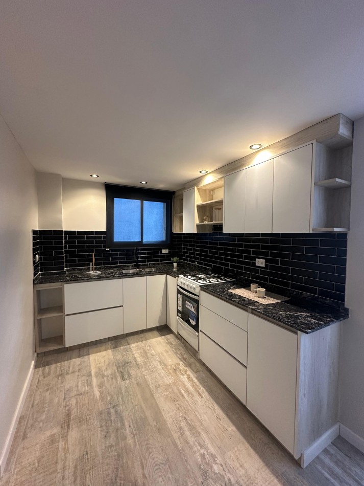 IMPECABLE 4 AMBIENTES TOTALMENTE RECICLADO - CENTRO-