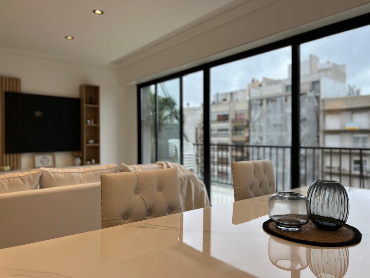 EN VENTA IMPECABLE 4 AMBIENTES BALCON A LA CALLE-CENTRO-