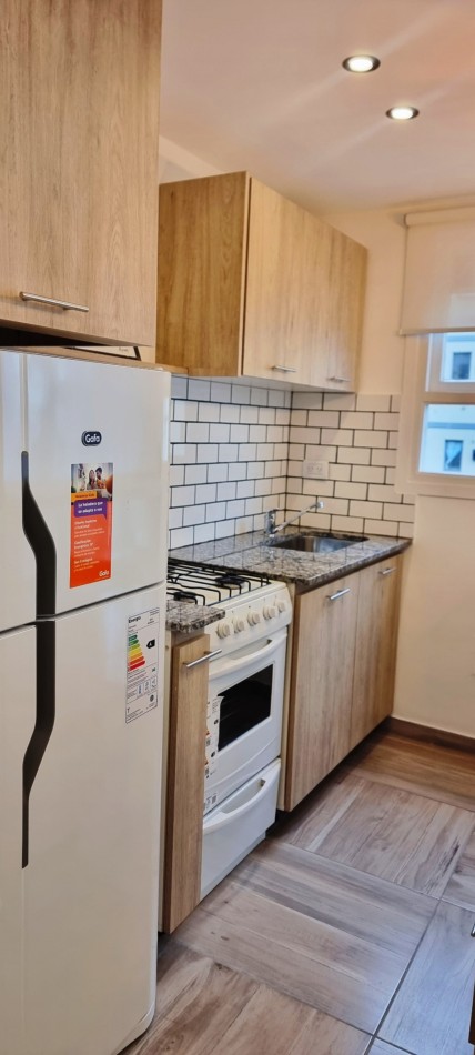 MONOAMBIENTE AL FRENTE CON BALCON TOTALMENTE RECICLADO- PLAZA COLON -
