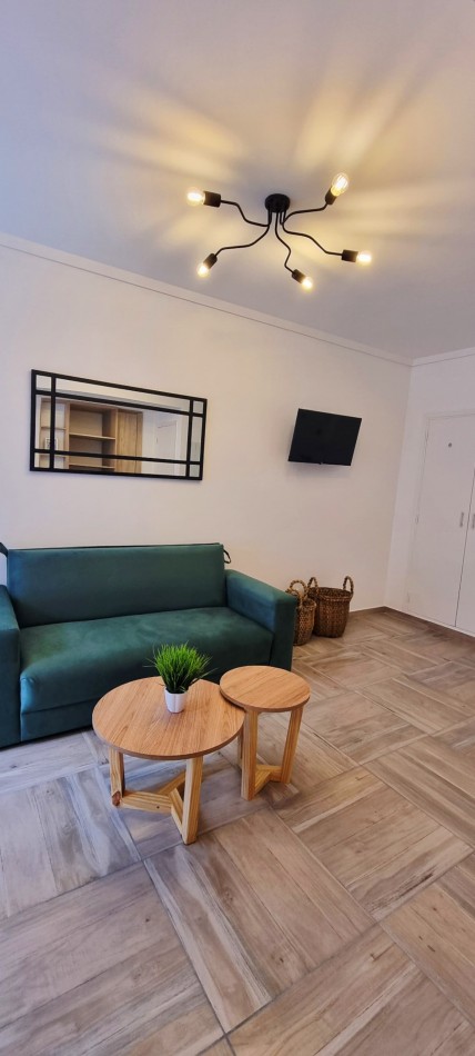 MONOAMBIENTE AL FRENTE CON BALCON TOTALMENTE RECICLADO- PLAZA COLON -