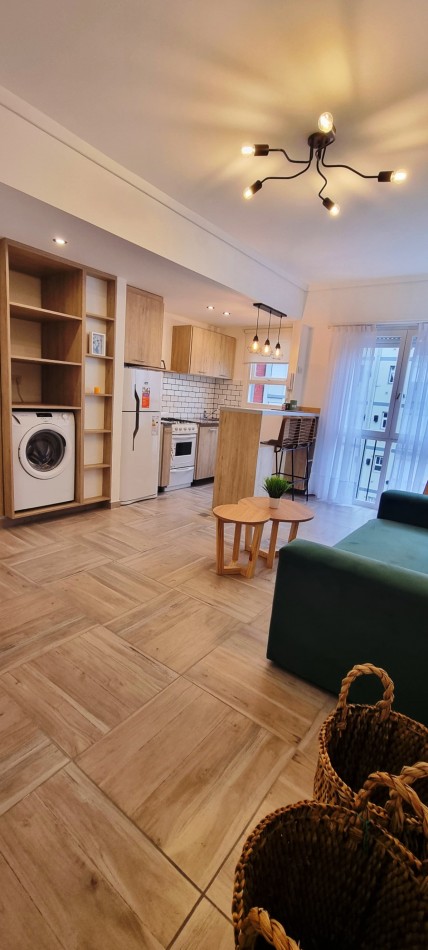 MONOAMBIENTE AL FRENTE CON BALCON TOTALMENTE RECICLADO- PLAZA COLON -