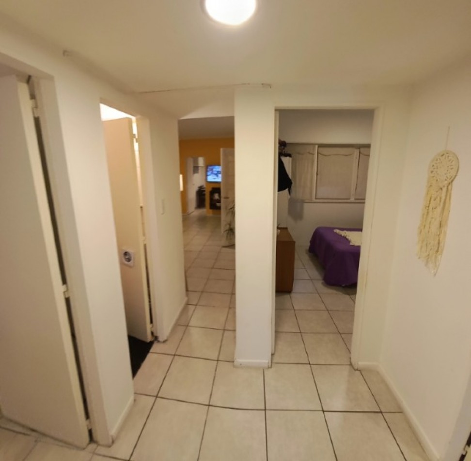 EN VENTA 3 AMBIENTES CON DEPENDENCIA- LA PERLA-