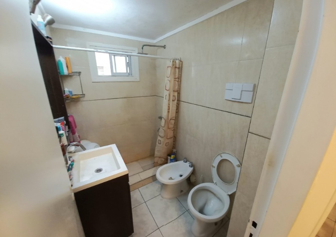 EN VENTA 3 AMBIENTES CON DEPENDENCIA- LA PERLA-