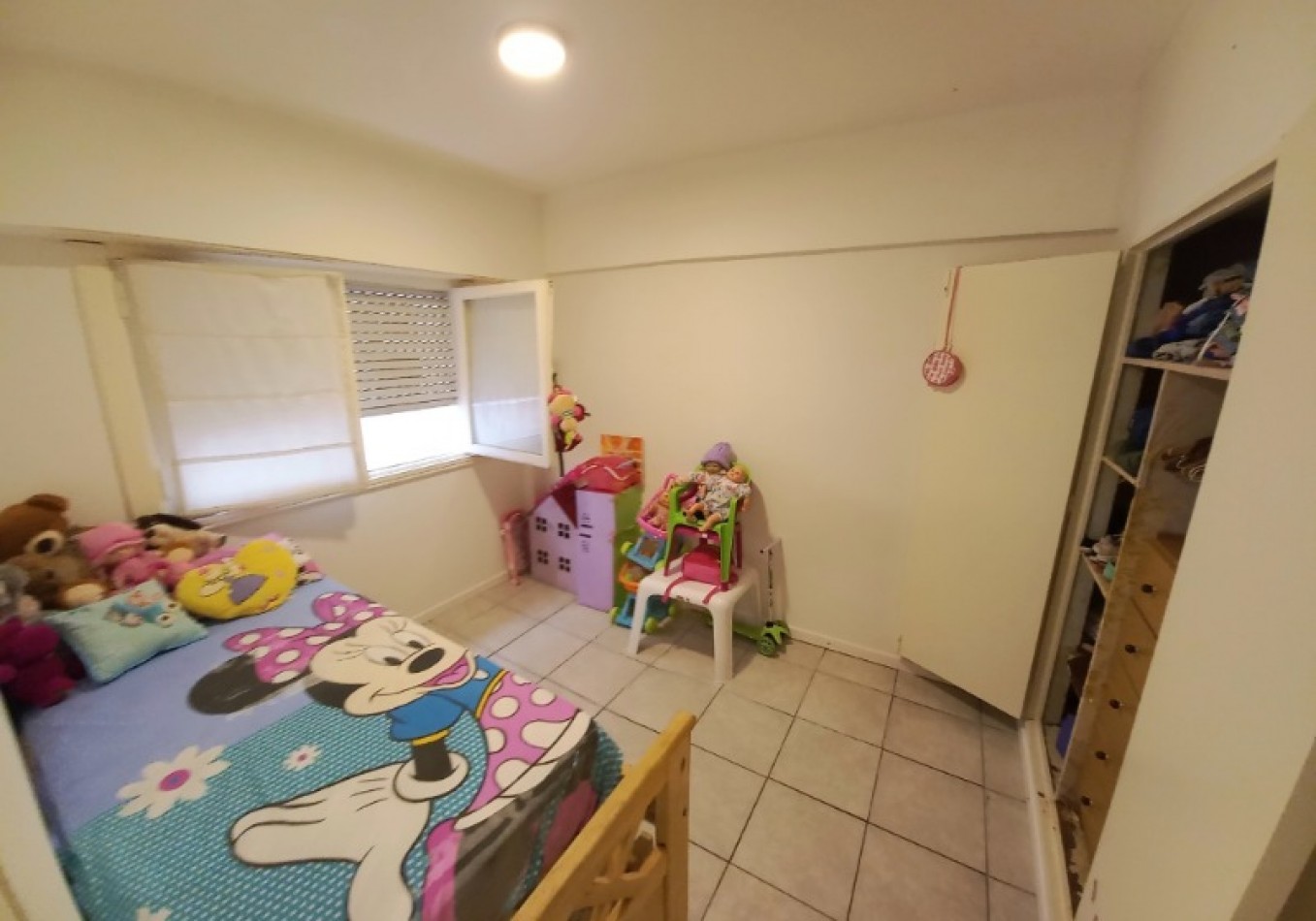 EN VENTA 3 AMBIENTES CON DEPENDENCIA- LA PERLA-