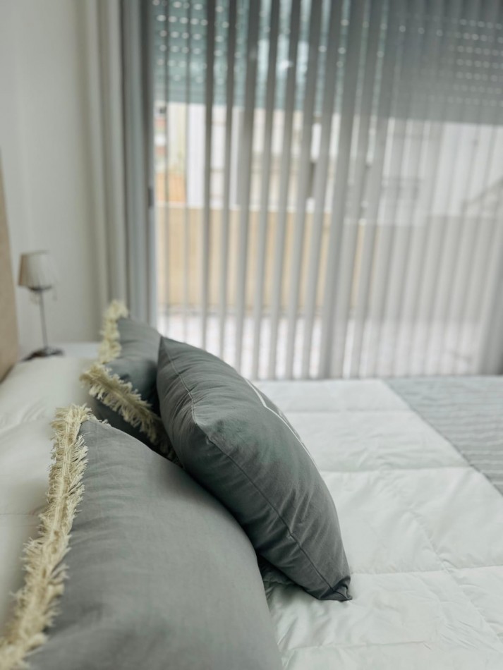 2 AMBIENTES AL FRENTE CON BALCON TERRAZA