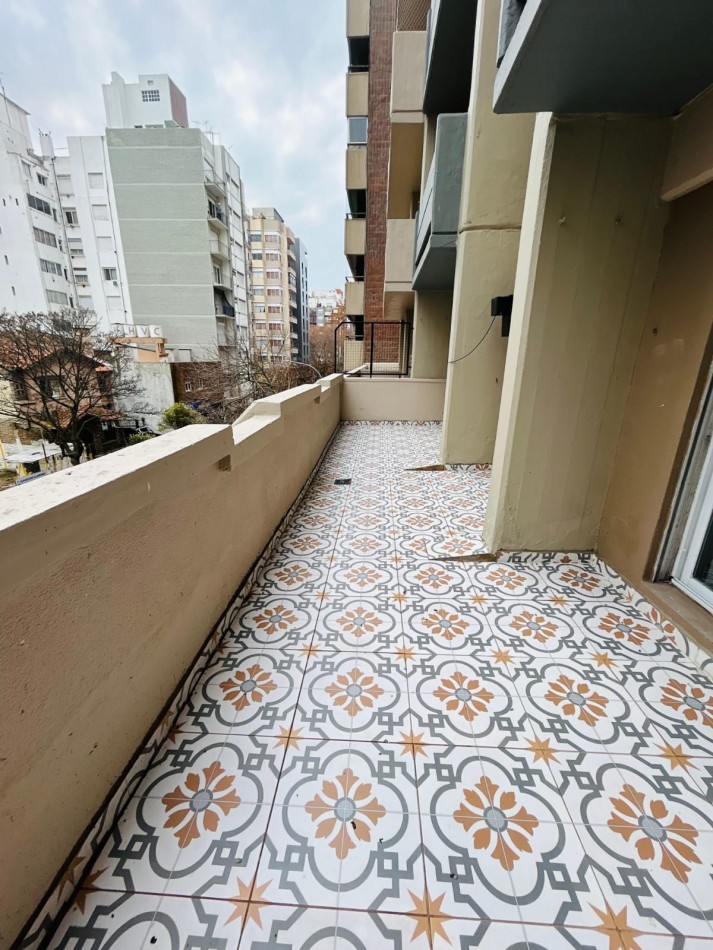2 AMBIENTES AL FRENTE CON BALCON TERRAZA