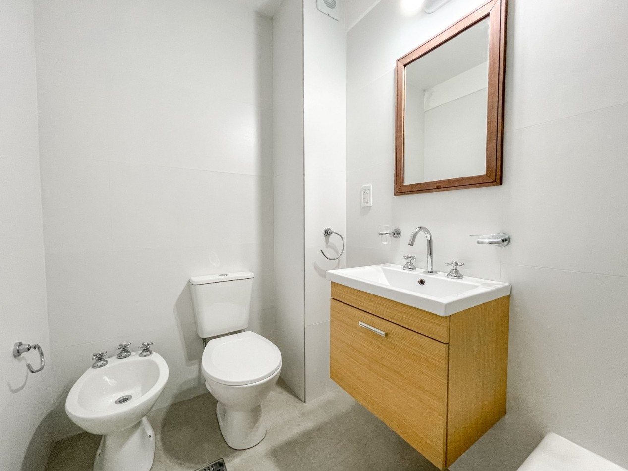 AMBIENTE Y MEDIO RECICLADO y AMOBLADO  -PASEO ALDREY-