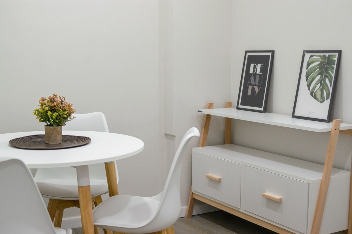 AMBIENTE Y MEDIO RECICLADO y AMOBLADO  -PASEO ALDREY-
