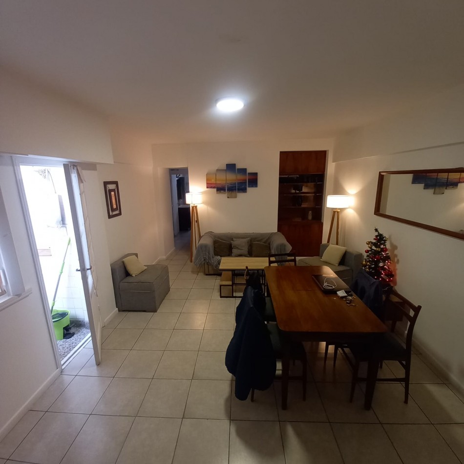 EN VENTA 3 AMBIENTES CON DEPENDENCIA- LA PERLA-