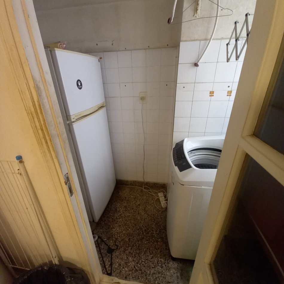 EN VENTA 3 AMBIENTES CON DEPENDENCIA- LA PERLA-