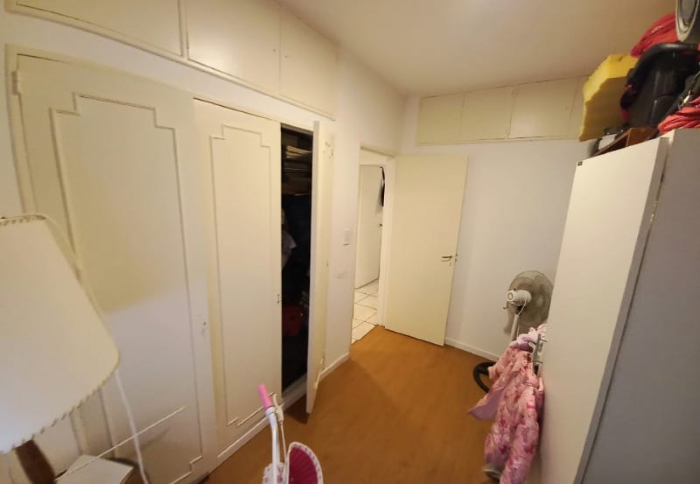 EN VENTA 3 AMBIENTES CON DEPENDENCIA- LA PERLA-