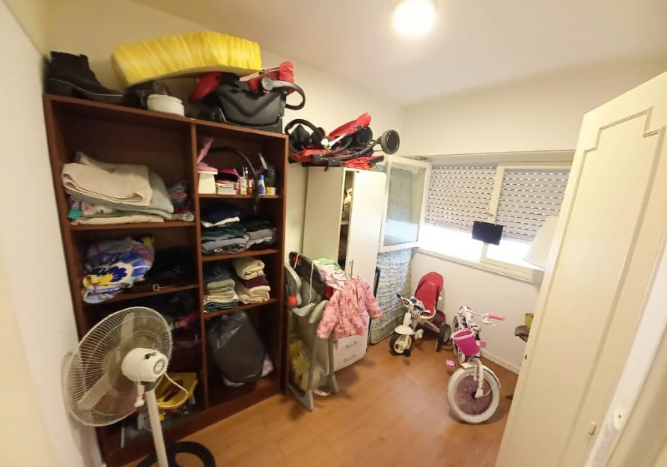 EN VENTA 3 AMBIENTES CON DEPENDENCIA- LA PERLA-