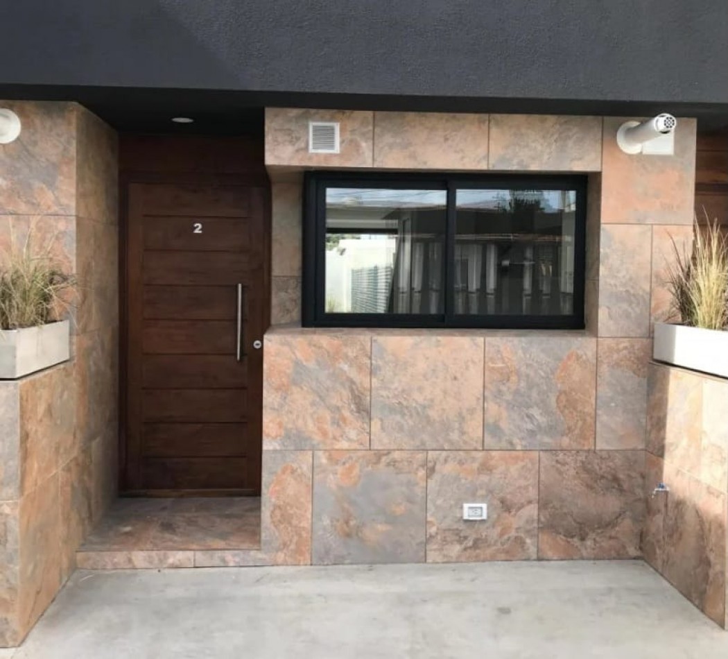 VENTA TRIPLEX 4 AMBIENTES A ESTRENAR. APTO CREDITO.
