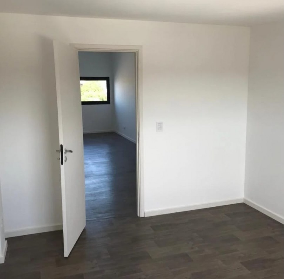 VENTA TRIPLEX 4 AMBIENTES A ESTRENAR. APTO CREDITO.