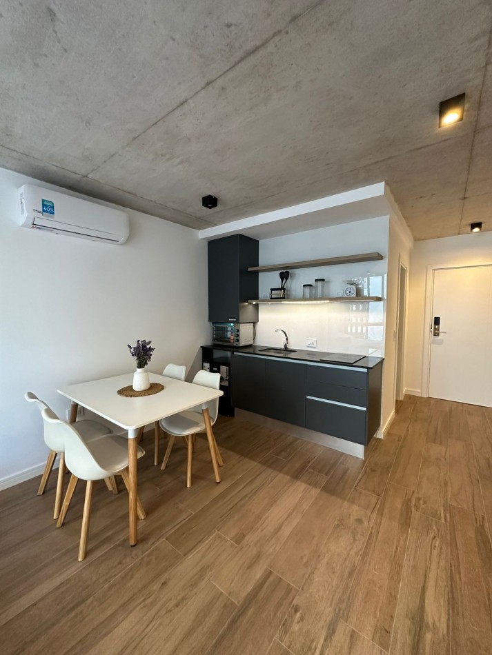 Departamento un ambiente a la calle con balcon 