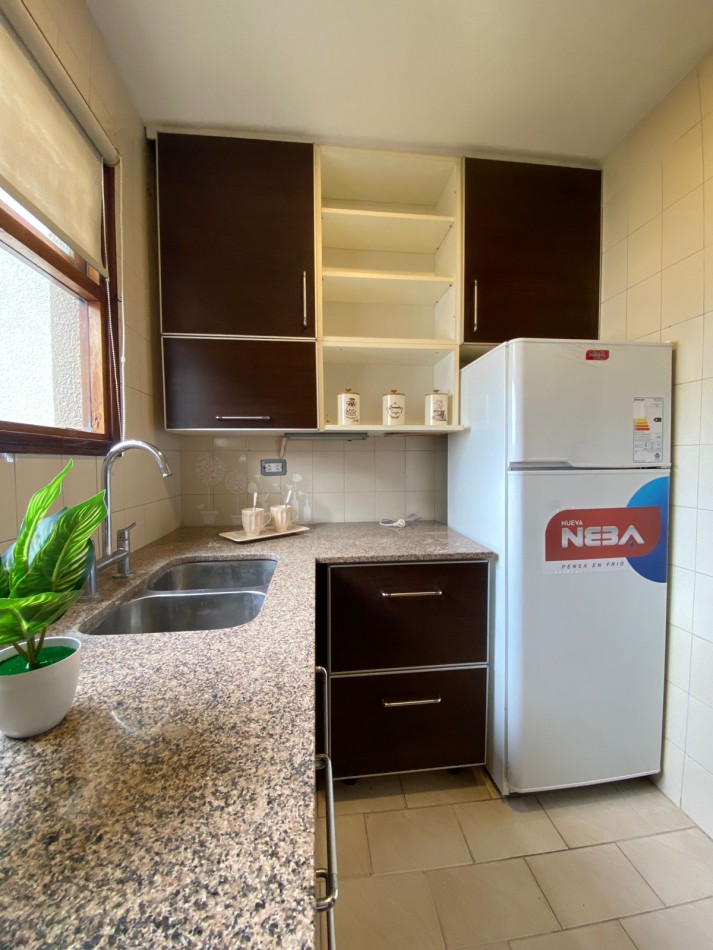 Departamento Dos ambientes a la calle con balcon. 