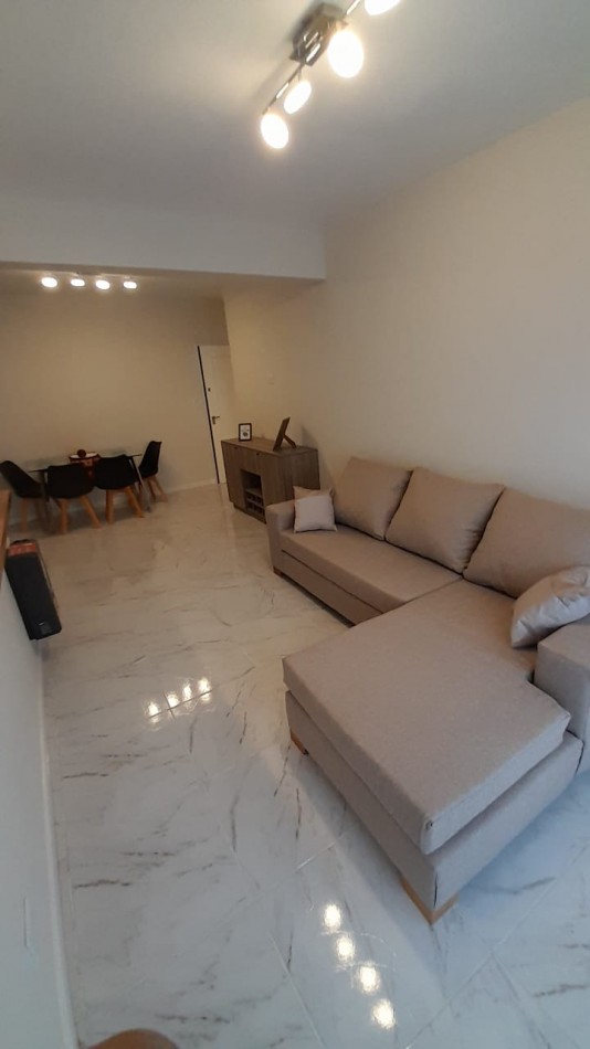 Departamento con balcon saliente externo dos ambientes .